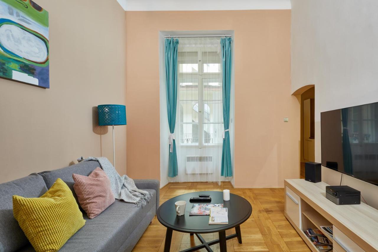 Prague Days - Cozy Flat In The Old Town Apartment Bagian luar foto